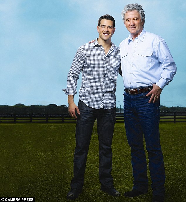 article-2195721-14BA3F13000005DC-897_634x689