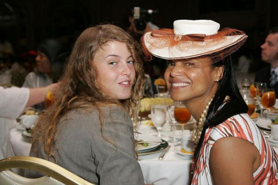 8-27-victoria-rowell-and-daughter